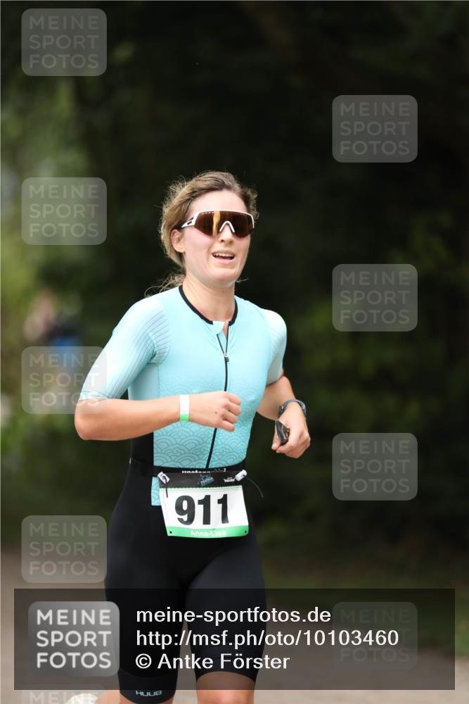 30.08.2026 - Elbe Triathlon Hamburg Antke Förster http://msf.ph/oto/10103460 30.08.2026 11:38:21 Laufen 911 meine-sportfotos.de
