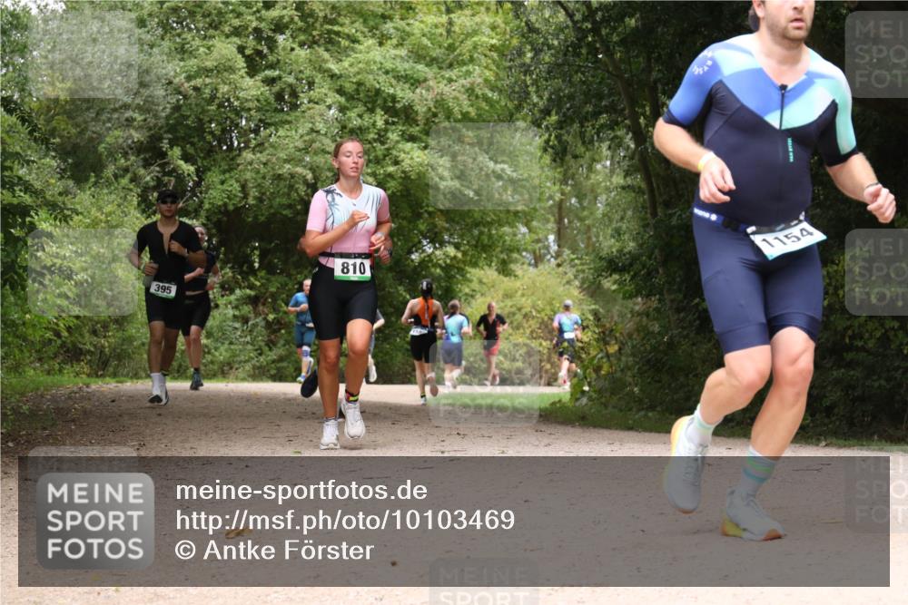 30.08.2026 - Elbe Triathlon Hamburg Antke Förster http://msf.ph/oto/10103469 30.08.2026 11:41:49 Laufen 395, 810, 1154 meine-sportfotos.de
