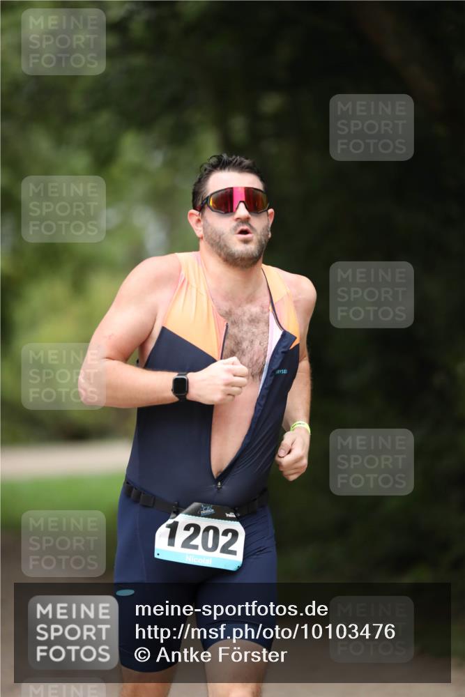30.08.2026 - Elbe Triathlon Hamburg Antke Förster http://msf.ph/oto/10103476 30.08.2026 11:38:30 Laufen 1202 meine-sportfotos.de