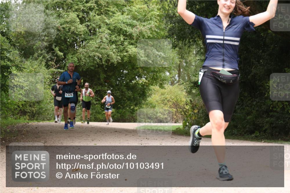 30.08.2026 - Elbe Triathlon Hamburg Antke Förster http://msf.ph/oto/10103491 30.08.2026 11:41:57 Laufen 1326 meine-sportfotos.de