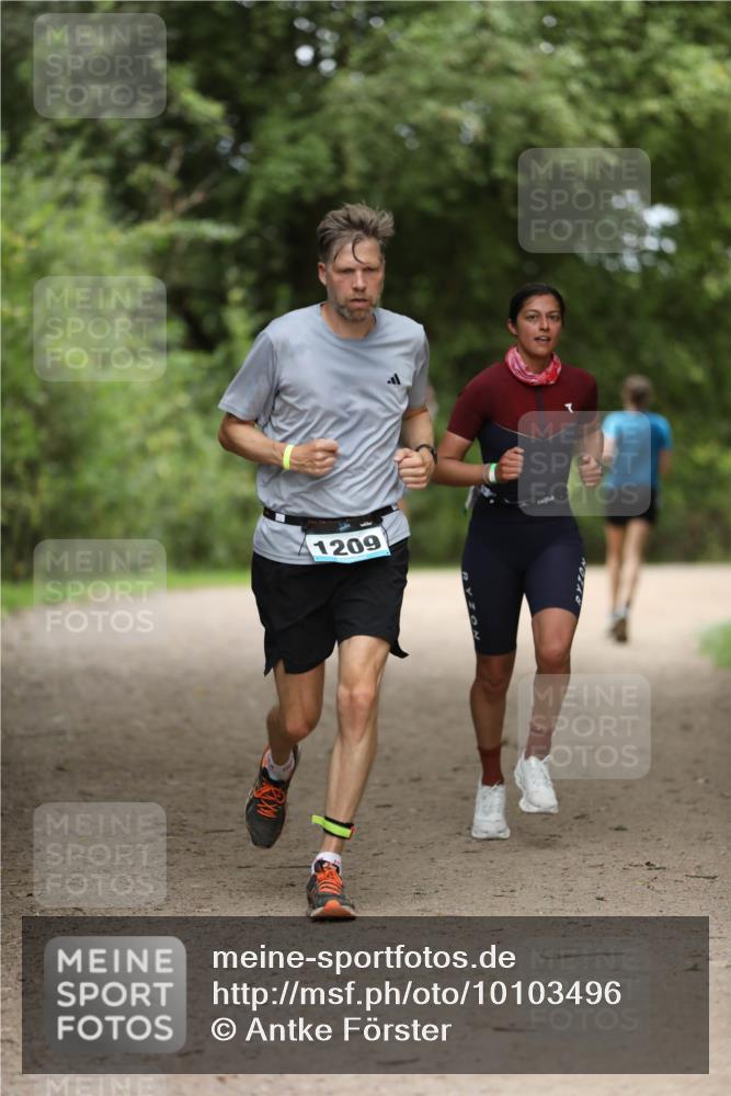 30.08.2026 - Elbe Triathlon Hamburg Antke Förster http://msf.ph/oto/10103496 30.08.2026 11:38:57 Laufen 1209 meine-sportfotos.de