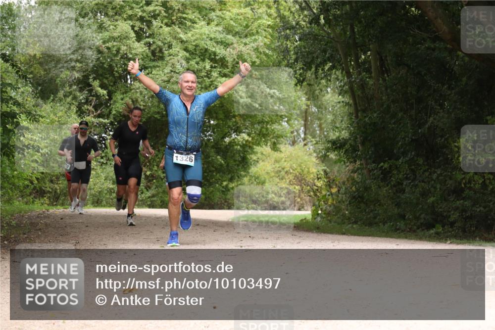 30.08.2026 - Elbe Triathlon Hamburg Antke Förster http://msf.ph/oto/10103497 30.08.2026 11:42:00 Laufen 1326 meine-sportfotos.de