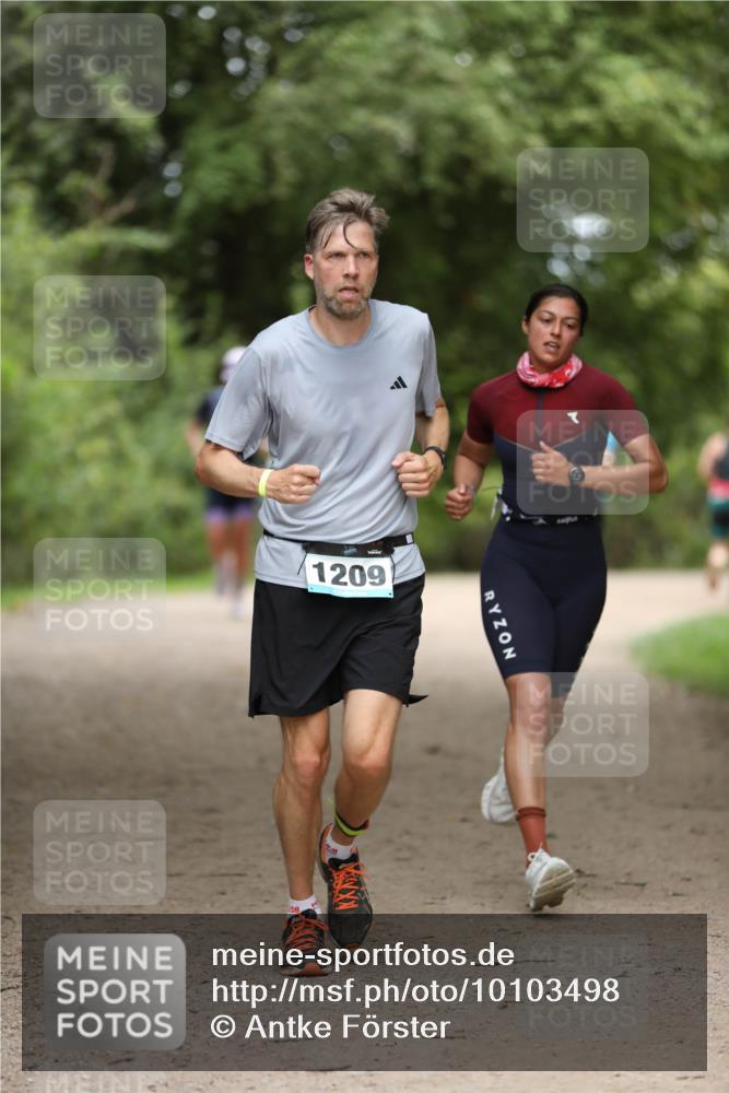 30.08.2026 - Elbe Triathlon Hamburg Antke Förster http://msf.ph/oto/10103498 30.08.2026 11:38:58 Laufen 1209 meine-sportfotos.de