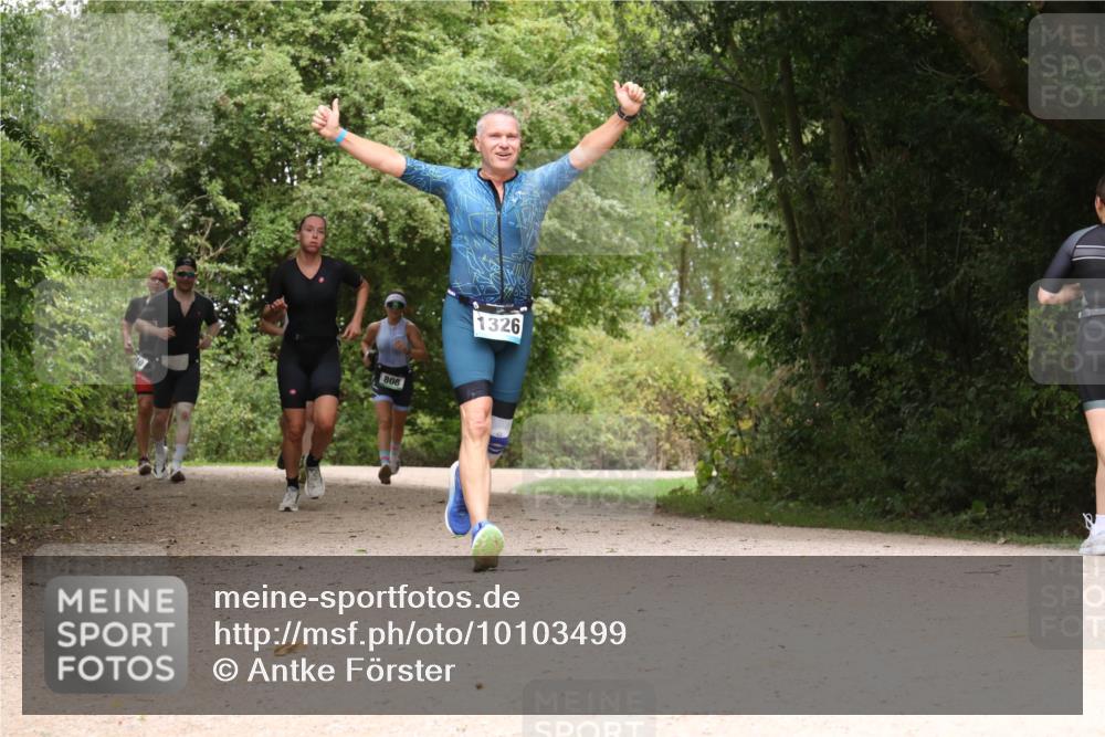 30.08.2026 - Elbe Triathlon Hamburg Antke Förster http://msf.ph/oto/10103499 30.08.2026 11:42:00 Laufen 808, 1326 meine-sportfotos.de