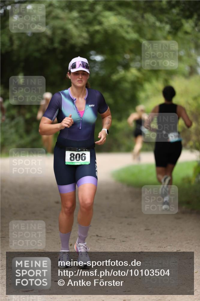30.08.2026 - Elbe Triathlon Hamburg Antke Förster http://msf.ph/oto/10103504 30.08.2026 11:39:06 Laufen 806, 2 meine-sportfotos.de