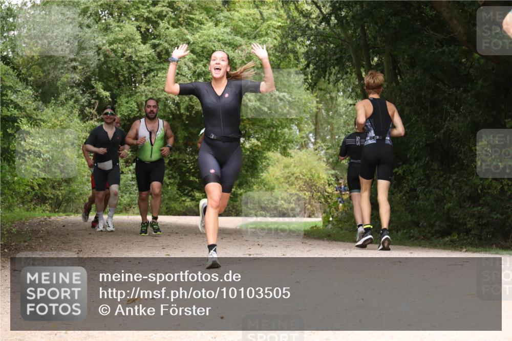 30.08.2026 - Elbe Triathlon Hamburg Antke Förster http://msf.ph/oto/10103505 30.08.2026 11:42:02 Laufen  meine-sportfotos.de
