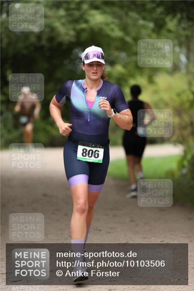 30.08.2026 - Elbe Triathlon Hamburg Antke Förster http://msf.ph/oto/10103506 30.08.2026 11:39:06 Laufen 2, 806 meine-sportfotos.de