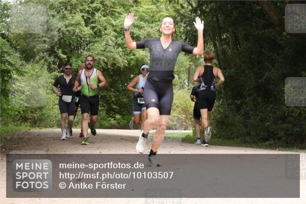 30.08.2026 - Elbe Triathlon Hamburg Antke Förster http://msf.ph/oto/10103507 30.08.2026 11:42:03 Laufen 0, 80 meine-sportfotos.de