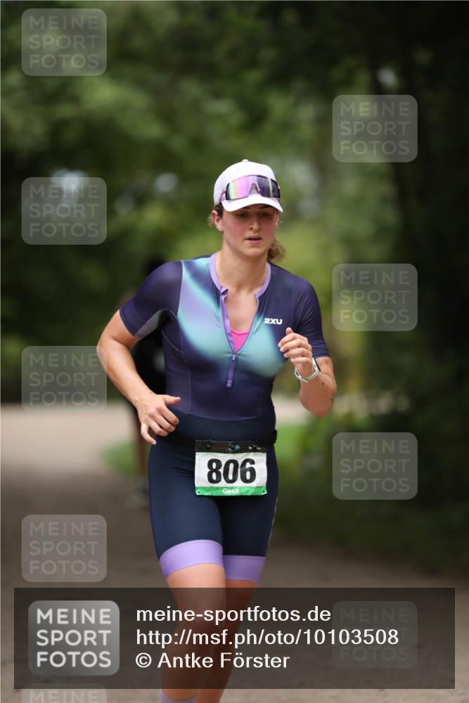 30.08.2026 - Elbe Triathlon Hamburg Antke Förster http://msf.ph/oto/10103508 30.08.2026 11:39:07 Laufen 806, 2 meine-sportfotos.de