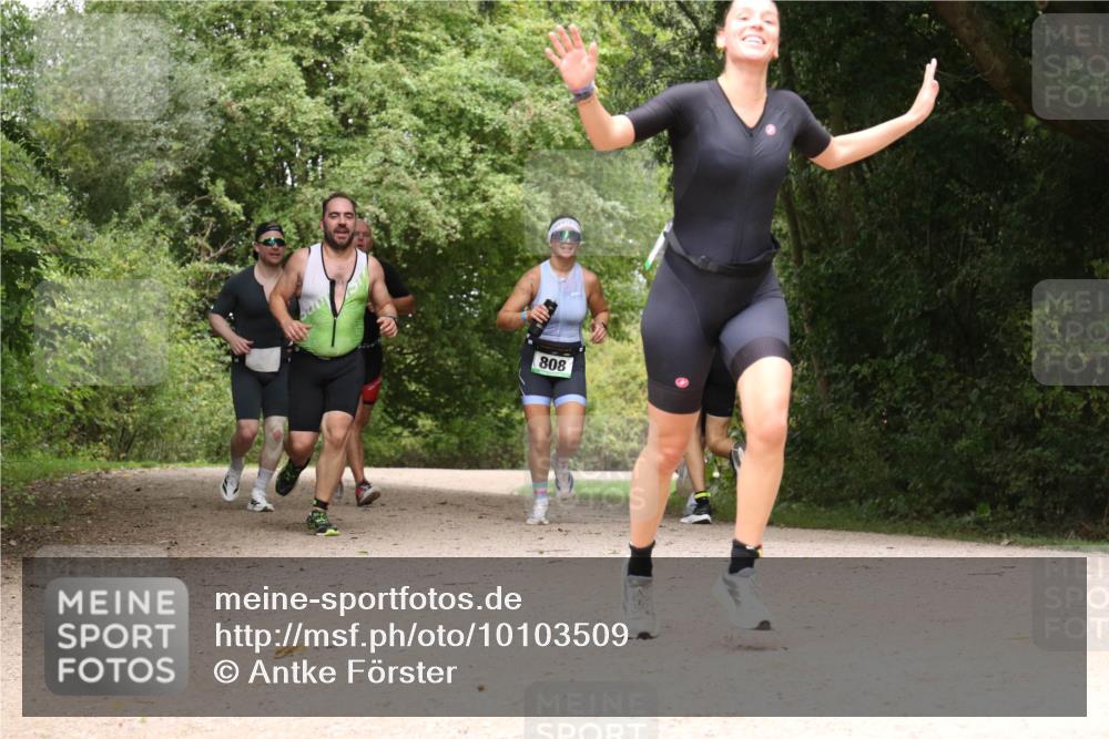 30.08.2026 - Elbe Triathlon Hamburg Antke Förster http://msf.ph/oto/10103509 30.08.2026 11:42:03 Laufen 808 meine-sportfotos.de