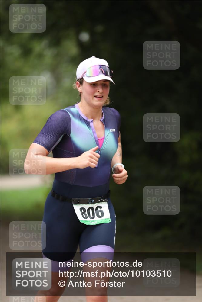 30.08.2026 - Elbe Triathlon Hamburg Antke Förster http://msf.ph/oto/10103510 30.08.2026 11:39:07 Laufen 806, 2 meine-sportfotos.de