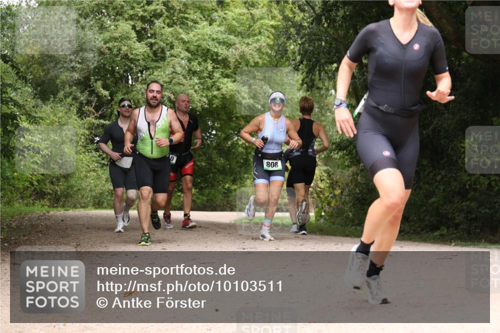 30.08.2026 - Elbe Triathlon Hamburg Antke Förster http://msf.ph/oto/10103511 30.08.2026 11:42:04 Laufen 808 meine-sportfotos.de