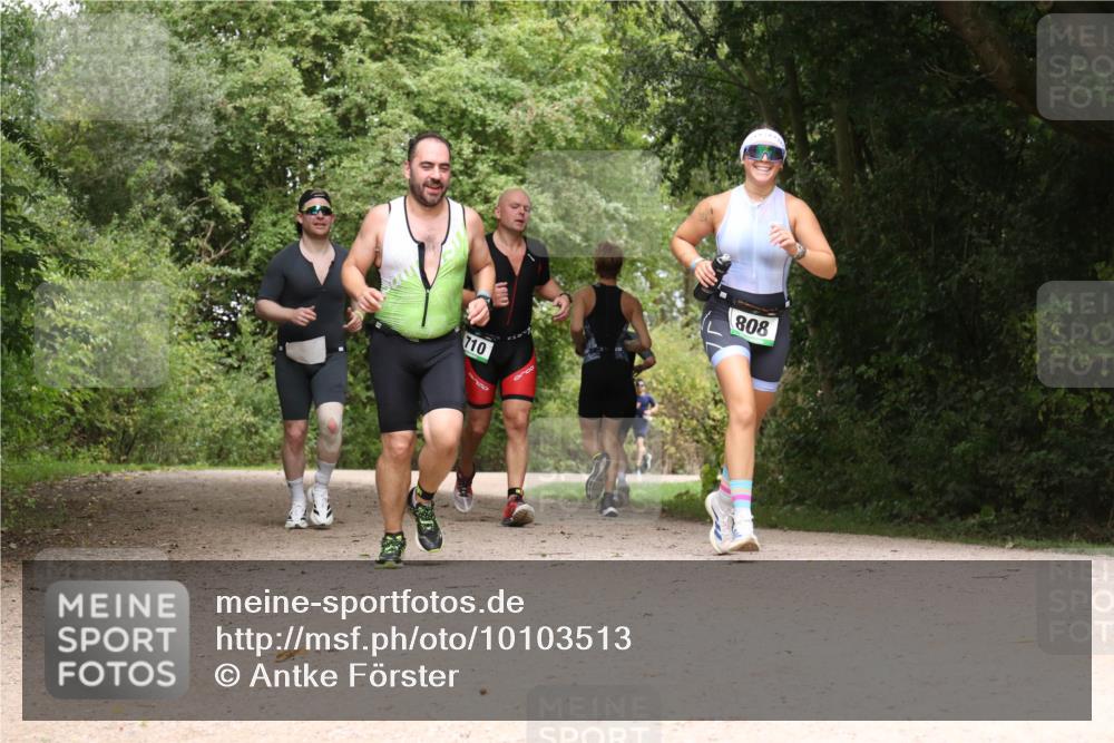 30.08.2026 - Elbe Triathlon Hamburg Antke Förster http://msf.ph/oto/10103513 30.08.2026 11:42:04 Laufen 710, 808 meine-sportfotos.de