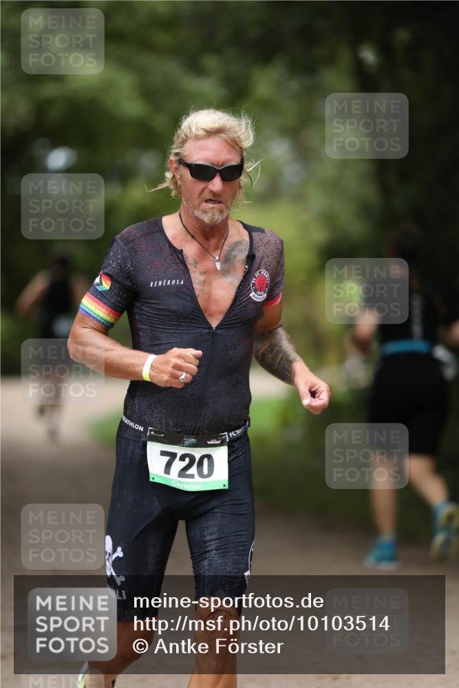 30.08.2026 - Elbe Triathlon Hamburg Antke Förster http://msf.ph/oto/10103514 30.08.2026 11:39:09 Laufen 720 meine-sportfotos.de