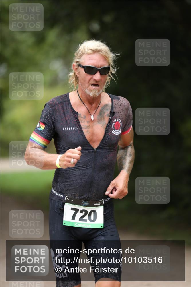 30.08.2026 - Elbe Triathlon Hamburg Antke Förster http://msf.ph/oto/10103516 30.08.2026 11:39:10 Laufen 1910, 720 meine-sportfotos.de