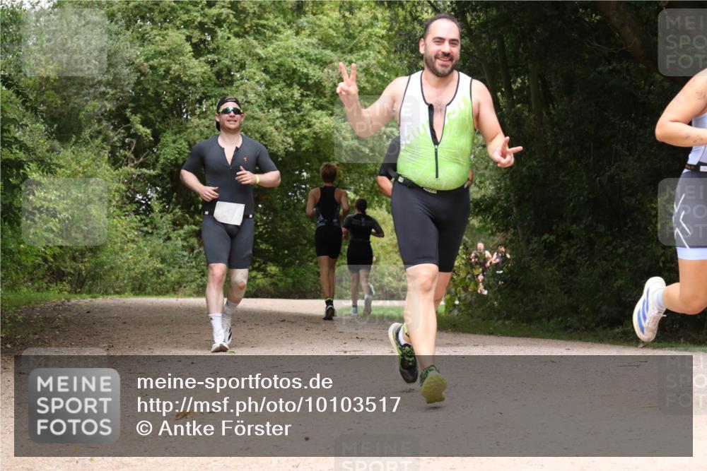30.08.2026 - Elbe Triathlon Hamburg Antke Förster http://msf.ph/oto/10103517 30.08.2026 11:42:06 Laufen  meine-sportfotos.de