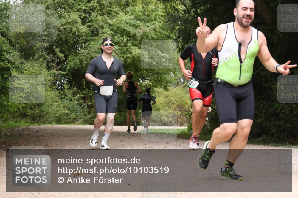30.08.2026 - Elbe Triathlon Hamburg Antke Förster http://msf.ph/oto/10103519 30.08.2026 11:42:06 Laufen 110 meine-sportfotos.de