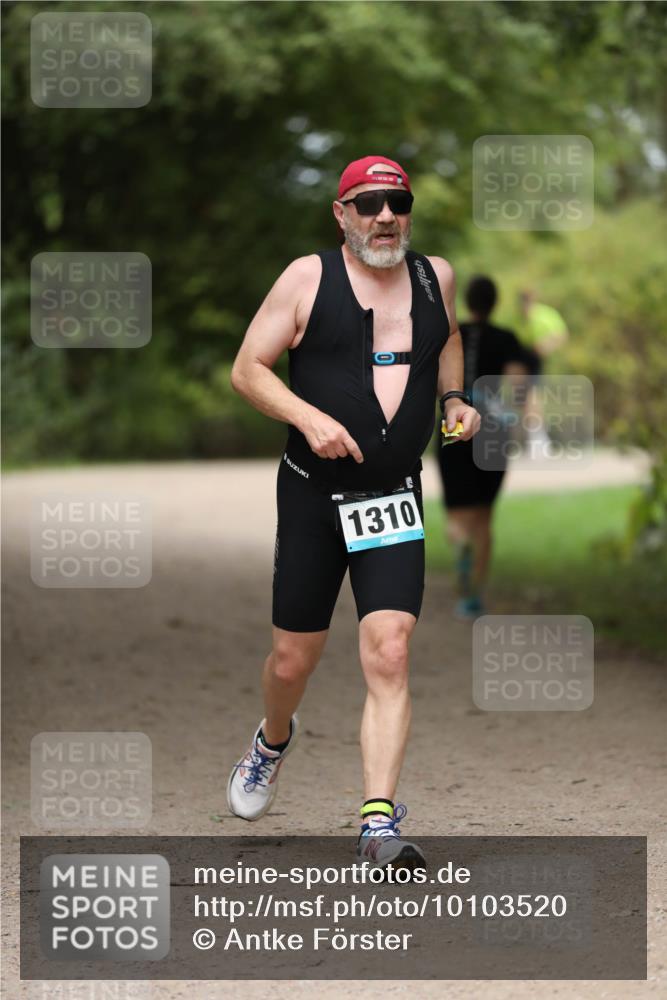 30.08.2026 - Elbe Triathlon Hamburg Antke Förster http://msf.ph/oto/10103520 30.08.2026 11:39:12 Laufen 1310 meine-sportfotos.de