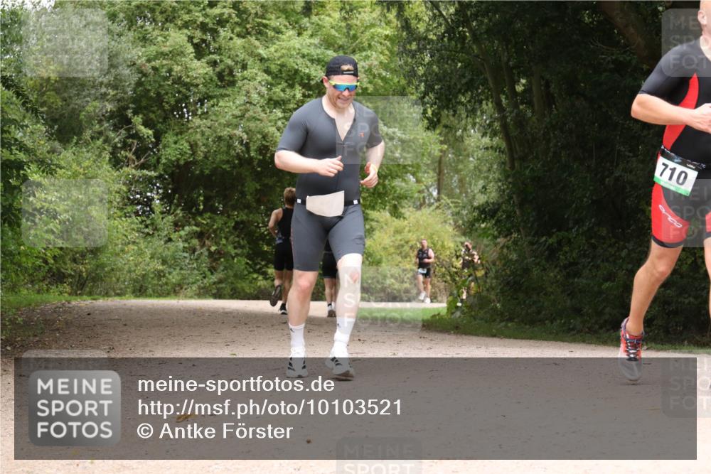 30.08.2026 - Elbe Triathlon Hamburg Antke Förster http://msf.ph/oto/10103521 30.08.2026 11:42:07 Laufen 710 meine-sportfotos.de