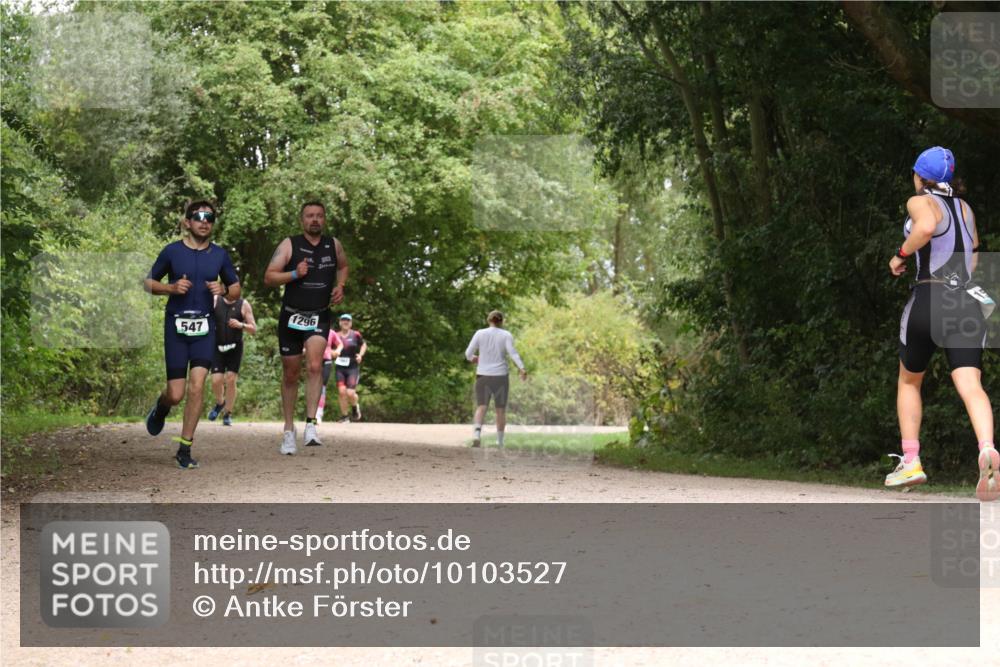 30.08.2026 - Elbe Triathlon Hamburg Antke Förster http://msf.ph/oto/10103527 30.08.2026 11:42:20 Laufen 1296, 547 meine-sportfotos.de