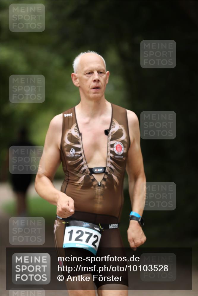 30.08.2026 - Elbe Triathlon Hamburg Antke Förster http://msf.ph/oto/10103528 30.08.2026 11:39:18 Laufen 1272 meine-sportfotos.de