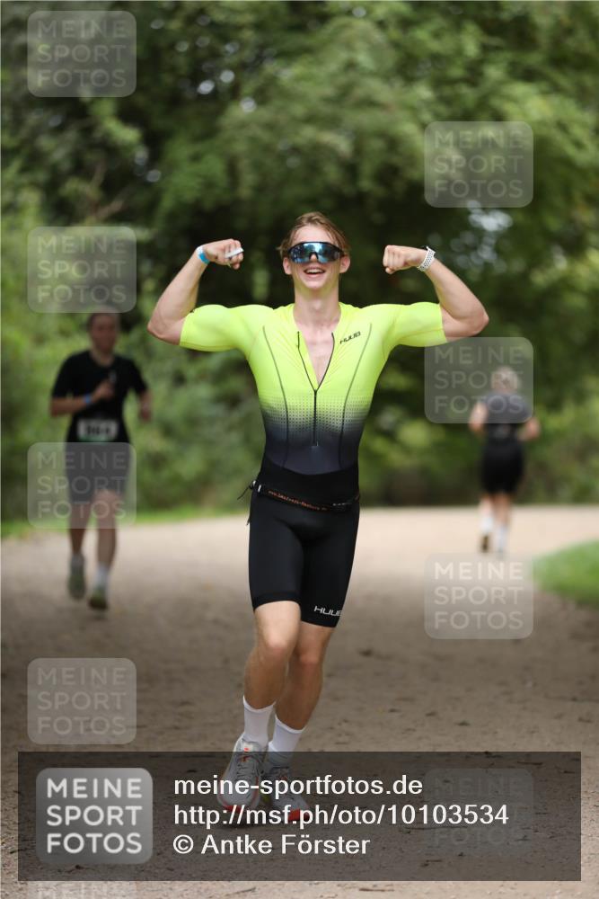 30.08.2026 - Elbe Triathlon Hamburg Antke Förster http://msf.ph/oto/10103534 30.08.2026 11:39:26 Laufen 310 meine-sportfotos.de