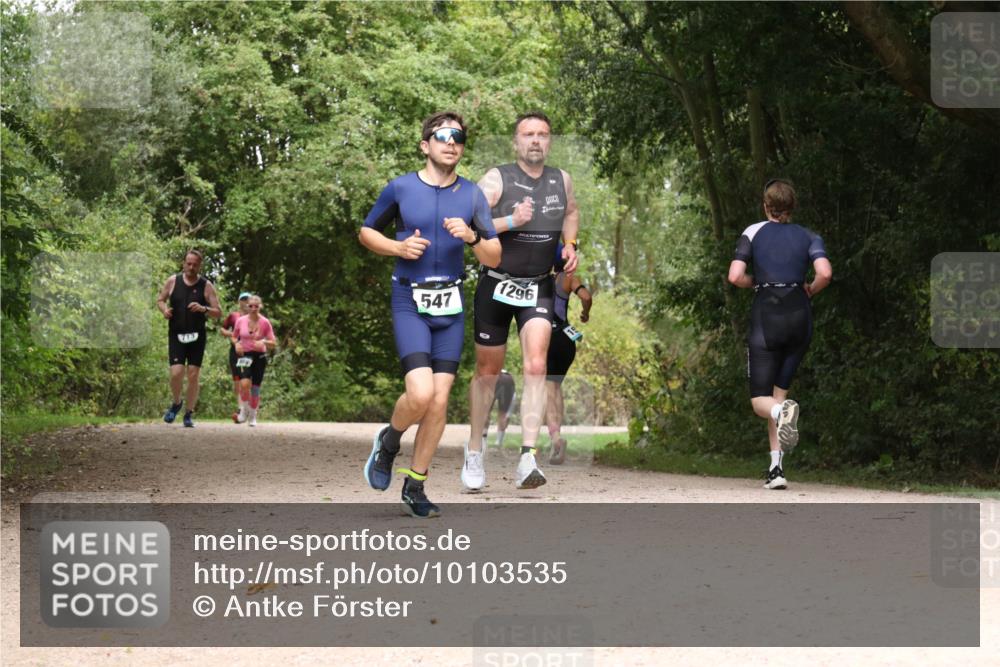 30.08.2026 - Elbe Triathlon Hamburg Antke Förster http://msf.ph/oto/10103535 30.08.2026 11:42:22 Laufen 713, 547, 1296 meine-sportfotos.de