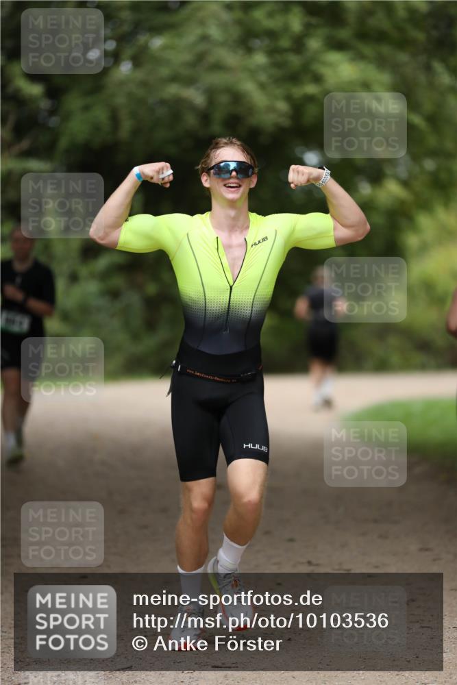 30.08.2026 - Elbe Triathlon Hamburg Antke Förster http://msf.ph/oto/10103536 30.08.2026 11:39:26 Laufen  meine-sportfotos.de