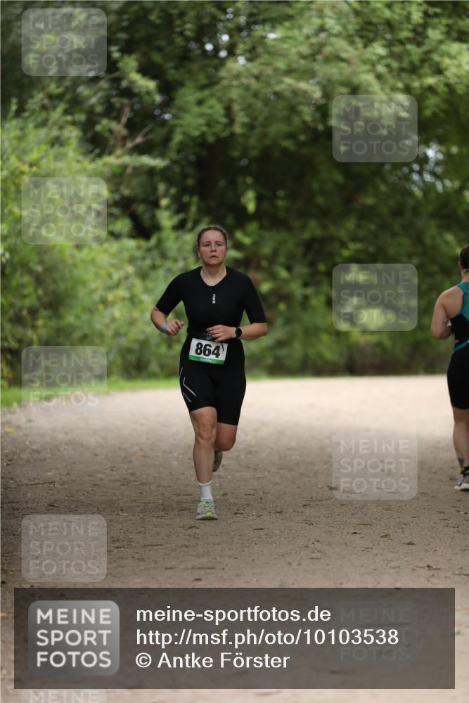 30.08.2026 - Elbe Triathlon Hamburg Antke Förster http://msf.ph/oto/10103538 30.08.2026 11:39:29 Laufen 864 meine-sportfotos.de