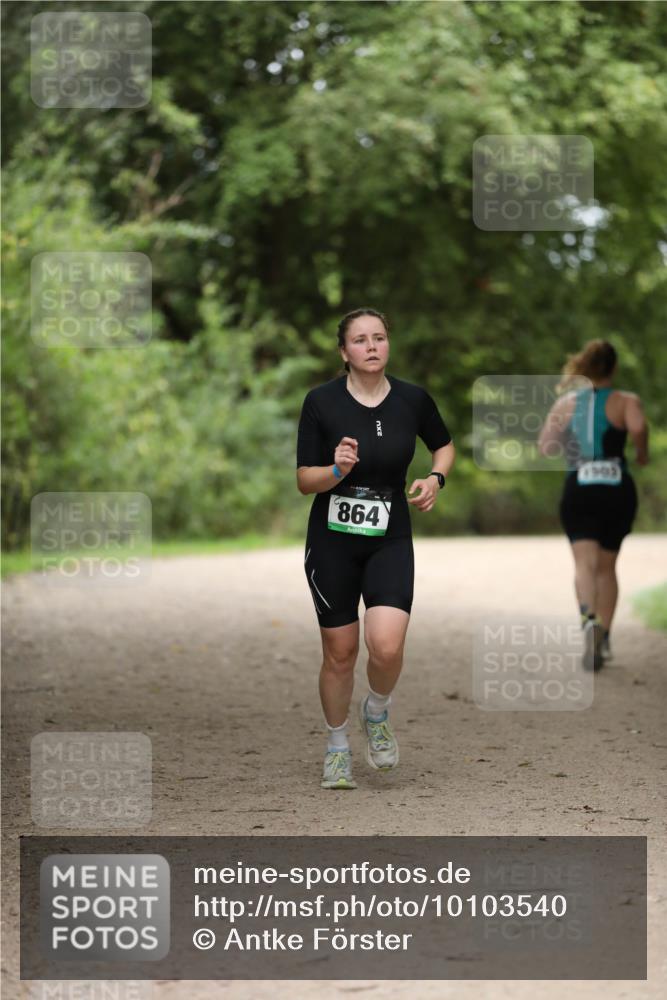 30.08.2026 - Elbe Triathlon Hamburg Antke Förster http://msf.ph/oto/10103540 30.08.2026 11:39:29 Laufen 864, 1999 meine-sportfotos.de