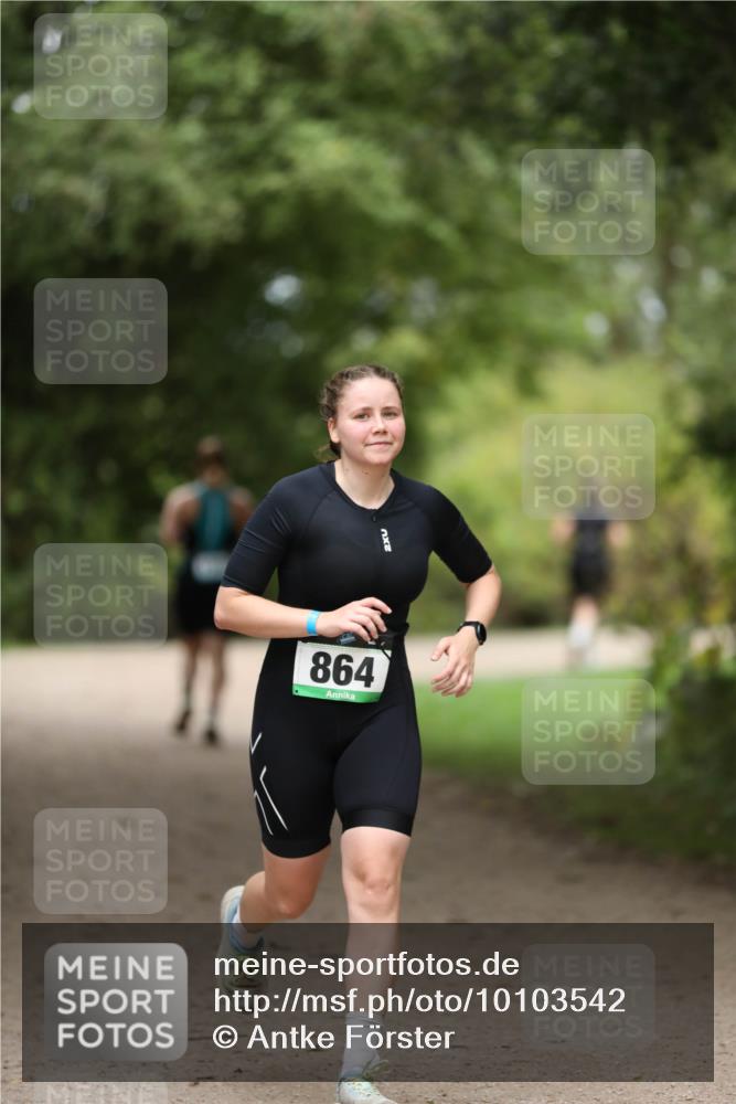 30.08.2026 - Elbe Triathlon Hamburg Antke Förster http://msf.ph/oto/10103542 30.08.2026 11:39:32 Laufen 864, 2 meine-sportfotos.de