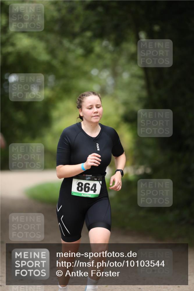 30.08.2026 - Elbe Triathlon Hamburg Antke Förster http://msf.ph/oto/10103544 30.08.2026 11:39:32 Laufen 864, 2 meine-sportfotos.de