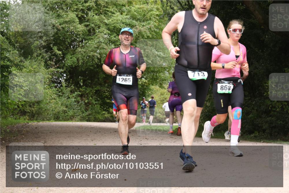 30.08.2026 - Elbe Triathlon Hamburg Antke Förster http://msf.ph/oto/10103551 30.08.2026 11:42:32 Laufen 1265, 713, 868 meine-sportfotos.de