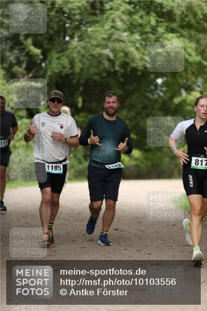 30.08.2026 - Elbe Triathlon Hamburg Antke Förster http://msf.ph/oto/10103556 30.08.2026 11:39:53 Laufen 117, 1195, 1142, 817, 3 meine-sportfotos.de
