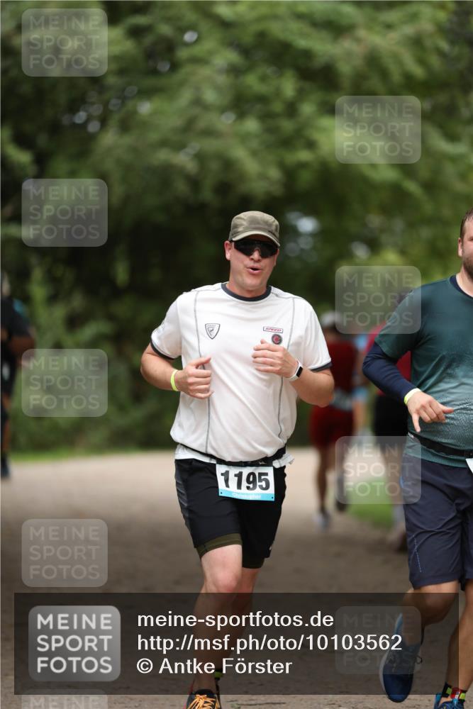 30.08.2026 - Elbe Triathlon Hamburg Antke Förster http://msf.ph/oto/10103562 30.08.2026 11:39:55 Laufen 1195 meine-sportfotos.de