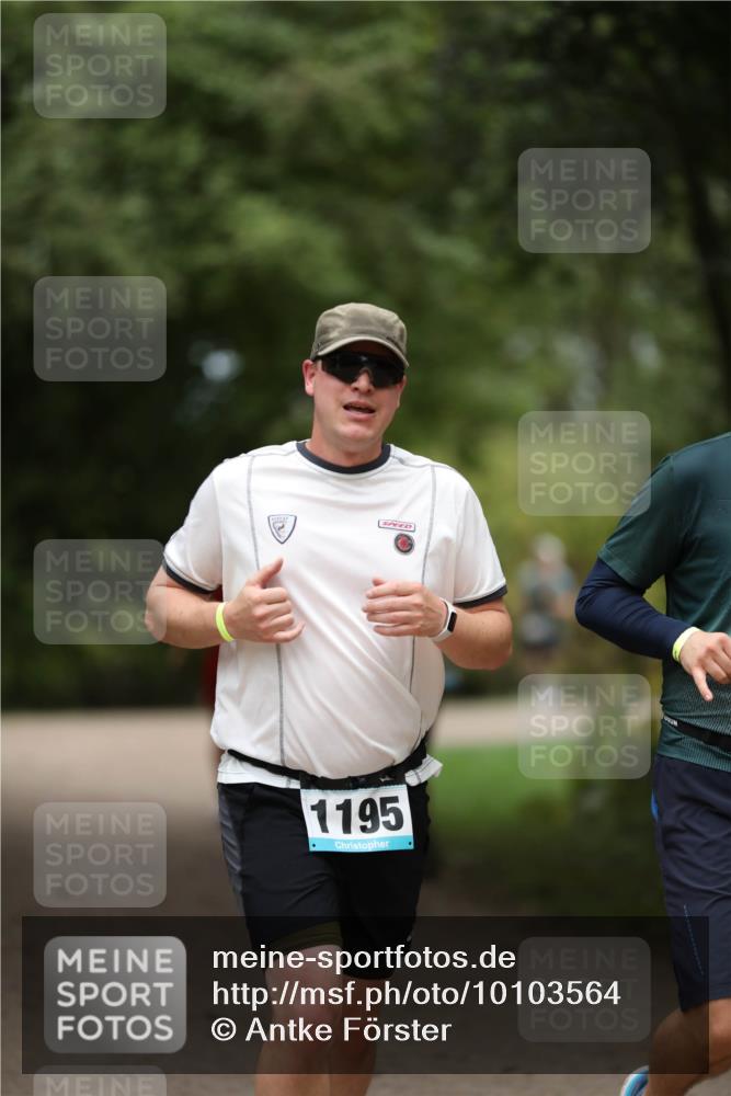 30.08.2026 - Elbe Triathlon Hamburg Antke Förster http://msf.ph/oto/10103564 30.08.2026 11:39:56 Laufen 1195 meine-sportfotos.de