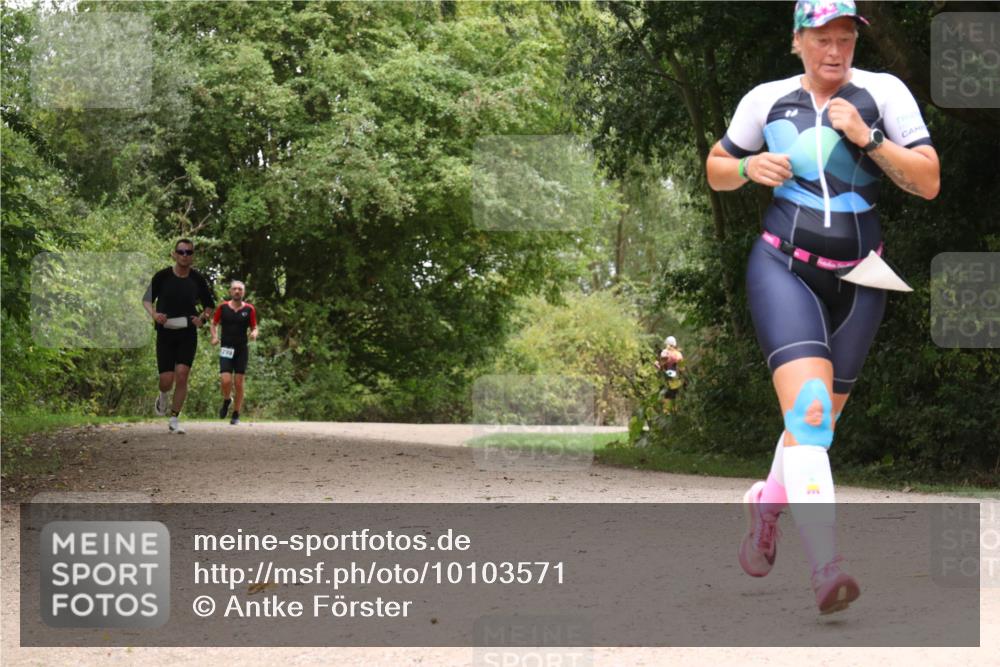 30.08.2026 - Elbe Triathlon Hamburg Antke Förster http://msf.ph/oto/10103571 30.08.2026 11:42:47 Laufen 1299 meine-sportfotos.de