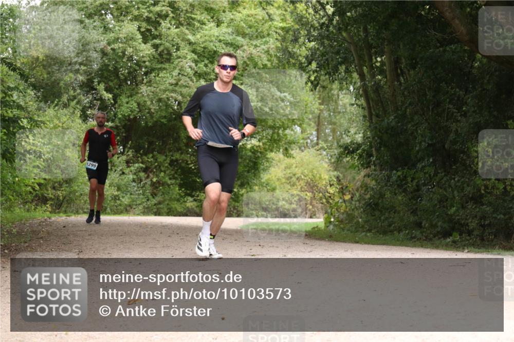 30.08.2026 - Elbe Triathlon Hamburg Antke Förster http://msf.ph/oto/10103573 30.08.2026 11:42:51 Laufen 1299 meine-sportfotos.de