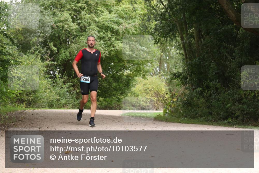 30.08.2026 - Elbe Triathlon Hamburg Antke Förster http://msf.ph/oto/10103577 30.08.2026 11:42:55 Laufen 1299 meine-sportfotos.de