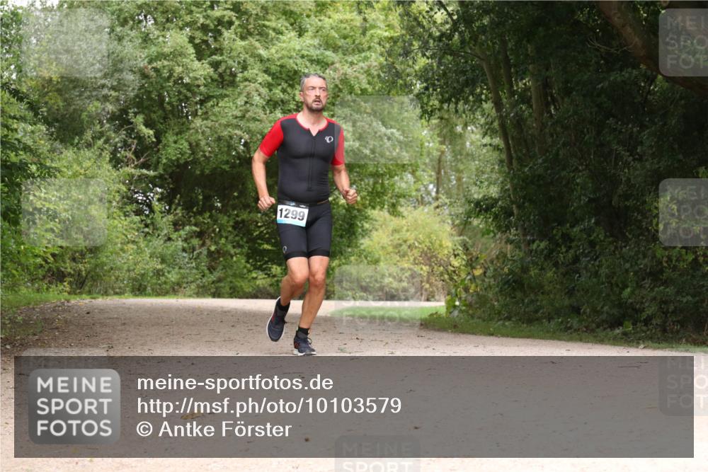 30.08.2026 - Elbe Triathlon Hamburg Antke Förster http://msf.ph/oto/10103579 30.08.2026 11:42:56 Laufen 1299 meine-sportfotos.de