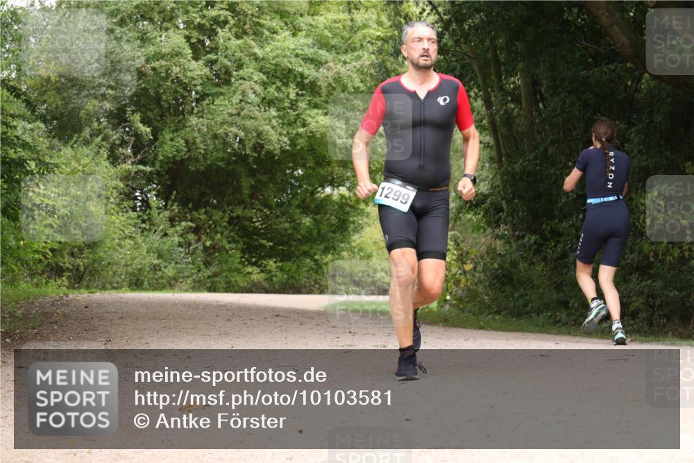 30.08.2026 - Elbe Triathlon Hamburg Antke Förster http://msf.ph/oto/10103581 30.08.2026 11:42:57 Laufen 1299 meine-sportfotos.de