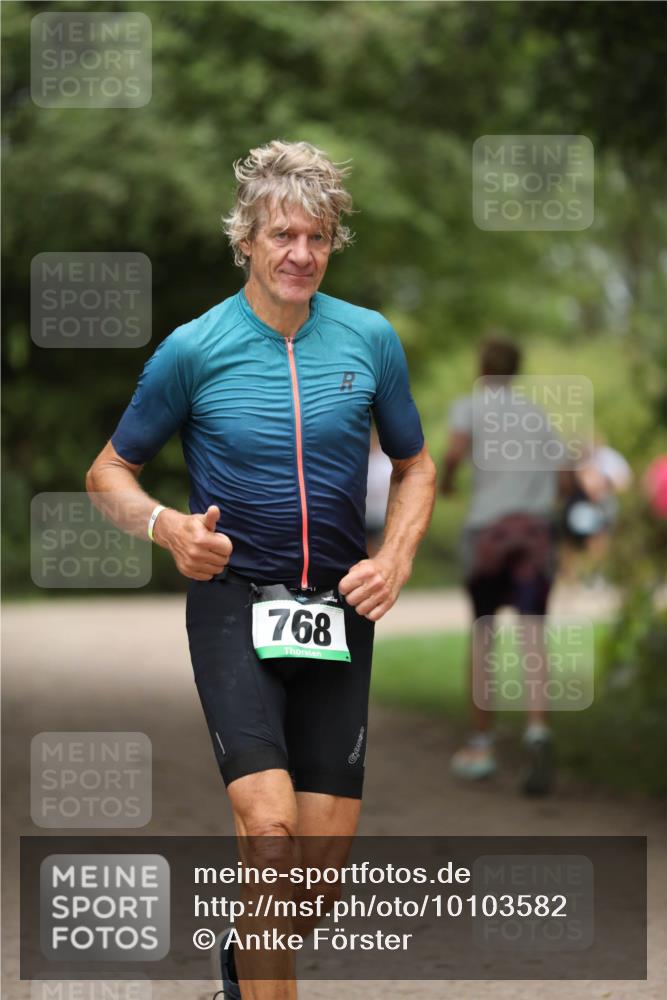 30.08.2026 - Elbe Triathlon Hamburg Antke Förster http://msf.ph/oto/10103582 30.08.2026 11:40:04 Laufen 768 meine-sportfotos.de