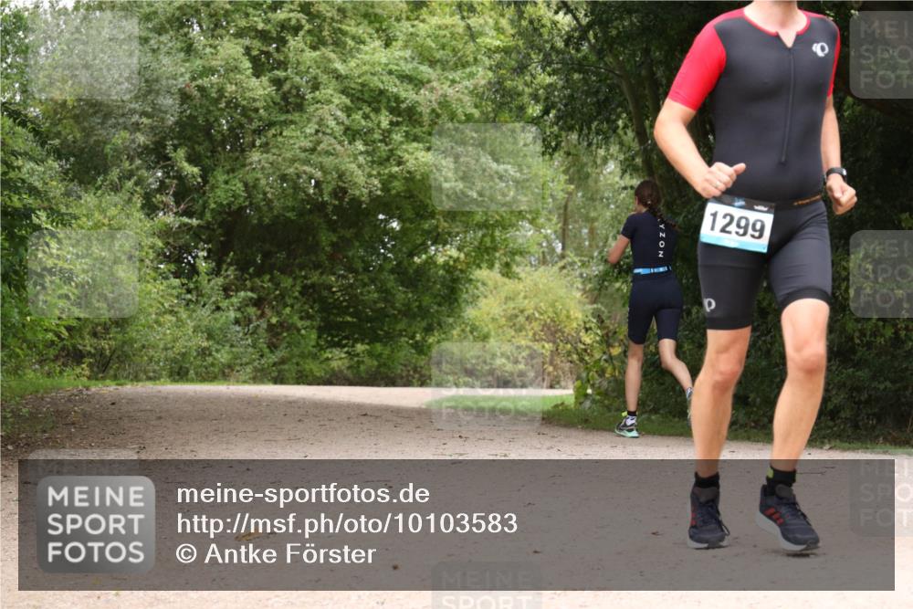 30.08.2026 - Elbe Triathlon Hamburg Antke Förster http://msf.ph/oto/10103583 30.08.2026 11:42:58 Laufen 1299 meine-sportfotos.de