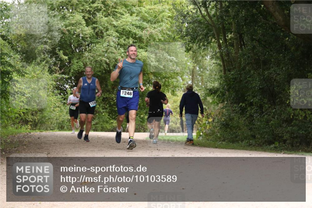 30.08.2026 - Elbe Triathlon Hamburg Antke Förster http://msf.ph/oto/10103589 30.08.2026 11:43:16 Laufen 873, 1248, 1338 meine-sportfotos.de