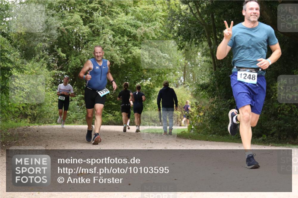 30.08.2026 - Elbe Triathlon Hamburg Antke Förster http://msf.ph/oto/10103595 30.08.2026 11:43:17 Laufen 873, 1338, 1248 meine-sportfotos.de