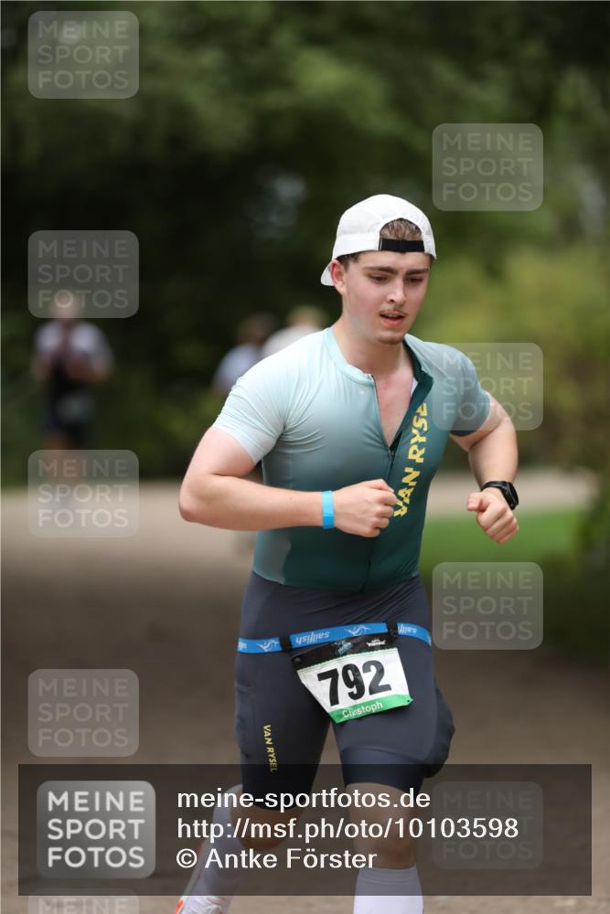 30.08.2026 - Elbe Triathlon Hamburg Antke Förster http://msf.ph/oto/10103598 30.08.2026 11:40:12 Laufen 792 meine-sportfotos.de