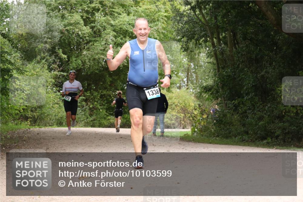 30.08.2026 - Elbe Triathlon Hamburg Antke Förster http://msf.ph/oto/10103599 30.08.2026 11:43:19 Laufen 873, 1338 meine-sportfotos.de