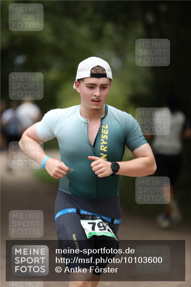 30.08.2026 - Elbe Triathlon Hamburg Antke Förster http://msf.ph/oto/10103600 30.08.2026 11:40:12 Laufen 79 meine-sportfotos.de