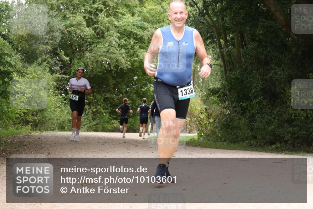 30.08.2026 - Elbe Triathlon Hamburg Antke Förster http://msf.ph/oto/10103601 30.08.2026 11:43:20 Laufen 873, 1338 meine-sportfotos.de