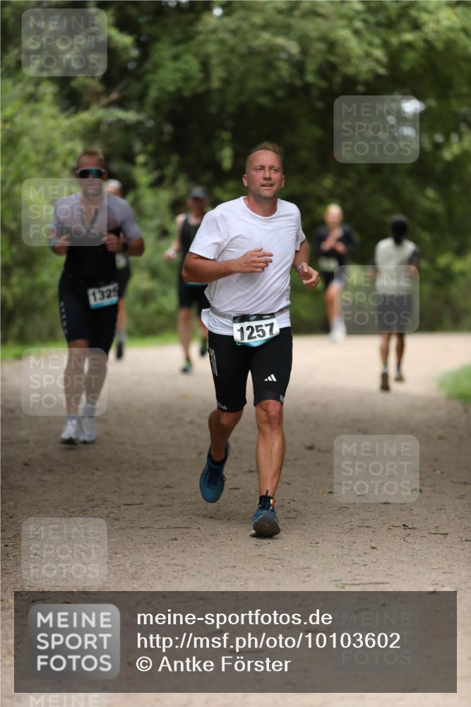 30.08.2026 - Elbe Triathlon Hamburg Antke Förster http://msf.ph/oto/10103602 30.08.2026 11:40:17 Laufen 1325, 1257 meine-sportfotos.de
